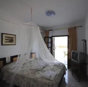 Karaoulanis Beach Aparthotel - Image 3