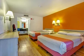 Motel 6 - Image 2