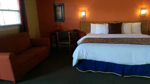 Cadillac Motel - Image 4
