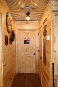 Samantha's Timber Inn - Image 2