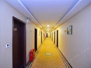 Super 8 Hotel - Image 4