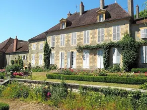 Gentilhommière De Lurcy Le Bourg - Image 3