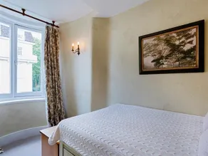 Veeve  Stunning 2 Bed 2 Bath In South Kensington Cornwall Gardens - Image 5