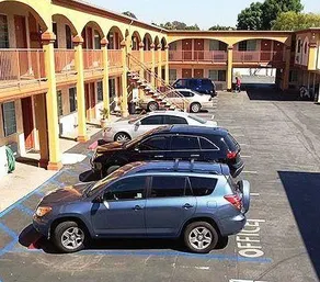 Vip Inn and Suites Cudahy - Image 2