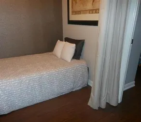 Toronto Escape - The Peridot Suite - Image 2