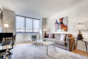 Global Luxury Suites at Windsor Court - Image 3