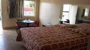 Foxy's Motor inn on Florence & Hoover St - Image 3