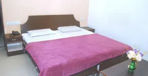 Hotel New Vijay Plaza - Image 1