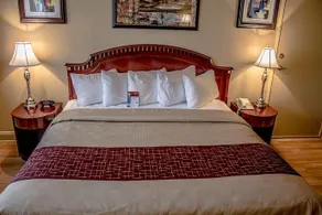 Clarion Inn & Suites - Image 4