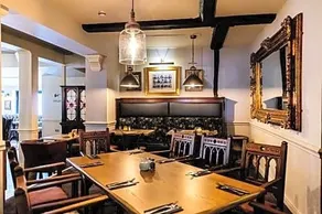 The Kings Arms and Royal Hotel - RelaxInnz - Image 3