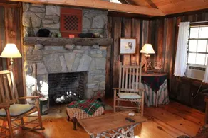 Deerwoode Lodge and Cabins - Image 3