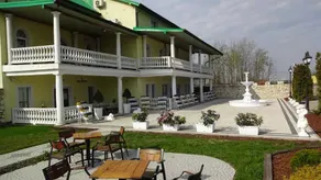 Zajazd Pod Debem - Image 1