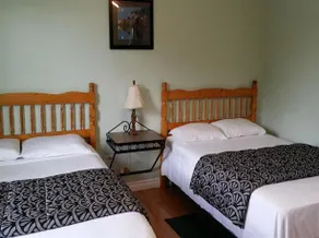 Baker's Lighthouse Motel - Image 2