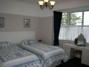 Collington Lodge Guest House - Image 3