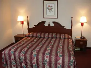 Red Carpet Inn - Image 2