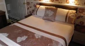 Aristocrat Guest House - Image 3