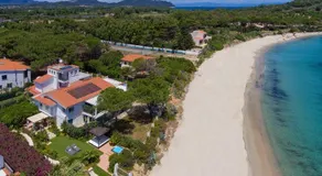 Lussuoso appartamento sulla spiaggia di Nora con jacuzzi e giardino - Image 4