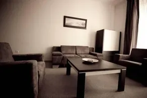 Parliament House Apartment - Image 4