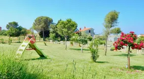 Ground Floor Apartments With Spacious Backyard - Image 2