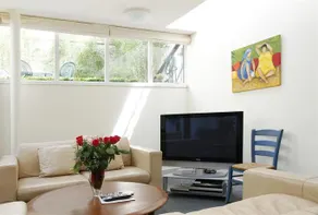 Chelsea Garden Apartment - Image 4