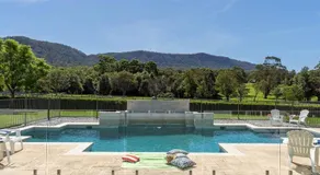 Cowley House - stunning entertainer, views, pool - Image 2