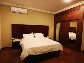 Flora Hotel Suites - Image 4