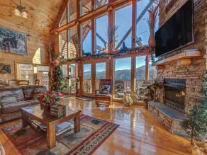 Bear's Eye View, 4 Bedrooms, Sleeps 14, Home Theater, Gaming, Hot Tub - Image 1