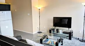 Modern Downtown Loft, Walk Everywhere, LRT at Doorstep - Image 3