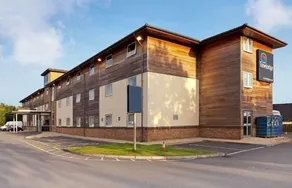 Travelodge Tewkesbury - Image 4