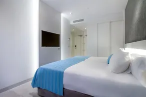 SUITOPIA SOL Y MAR SUITES HOTEL - Image 2