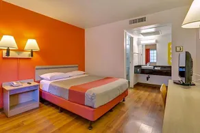 Motel 6 - Image 4