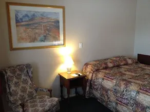 Colonial Motel And RV Park - Image 3