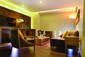 Romar Royal Hotel - Image 5
