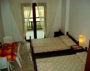 Rooms With View - Image 4