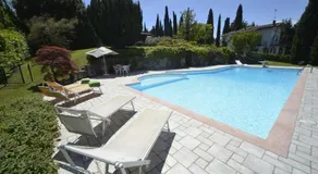 Villa Portesina, lakefront villa with private pool and garden sleeps 10 - Image 4