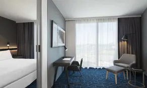 Four Points by Sheraton Melbourne Docklands - Image 4
