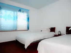 Qishe Hostel - Image 2