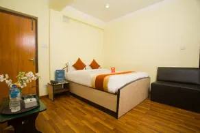 OYO 156 Hotel Sweet Town - Image 4