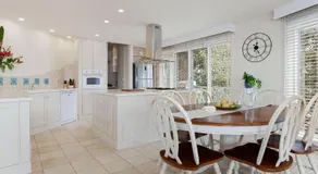 'Baylife Villa' 4a Warruga St - Large home with WIFI, Netflix, Aircon, Linen & Spectacular Views - Image 3