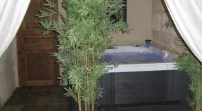 Chambre Maison En Pierre Jacuzzi - Image 4