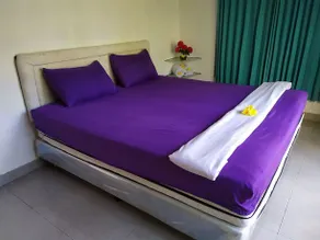 24/7 Bed & Breakfast - Image 2