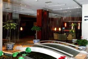 Longyou Jinfeng Guomao Hotel - Image 3