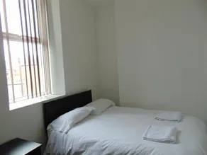 Flat 5 Apartments - Image 5