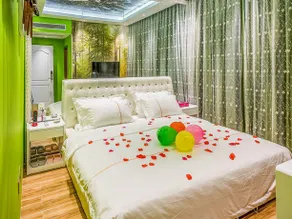 Sanya Fenglin Night Theme Hotel - Image 5