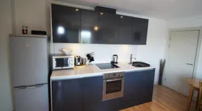 Cardiff Bay View Apartment - Image 4