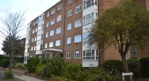 2 Bedroom Apartment in Stratton Court Central Surbiton incl Free Parking - Image 5