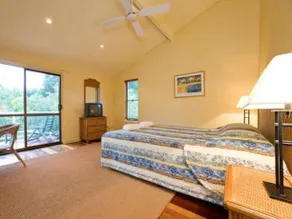 Litte Cove Townhouses Private Holiday Apartment - Image 1