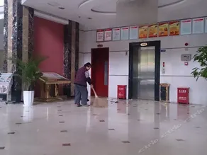 Zhangjiajie Wind and Cloud Holiday Hotel - Image 2