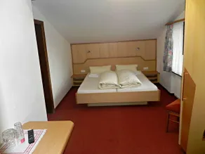 Single room, shower, toilet, balcony - Image 3