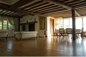 Holmbush House - Image 3